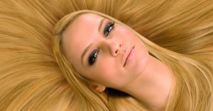 Изображение девушки блондинки к статье о папилломавирусе человека