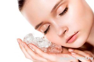 Фото лица девушки со льдом