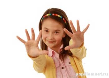 Фото ребенка к статье об удалении бородавок у детей