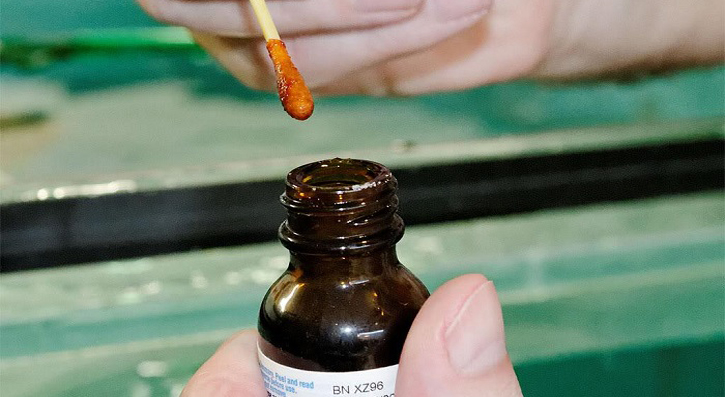 Обработка раны антисептиком